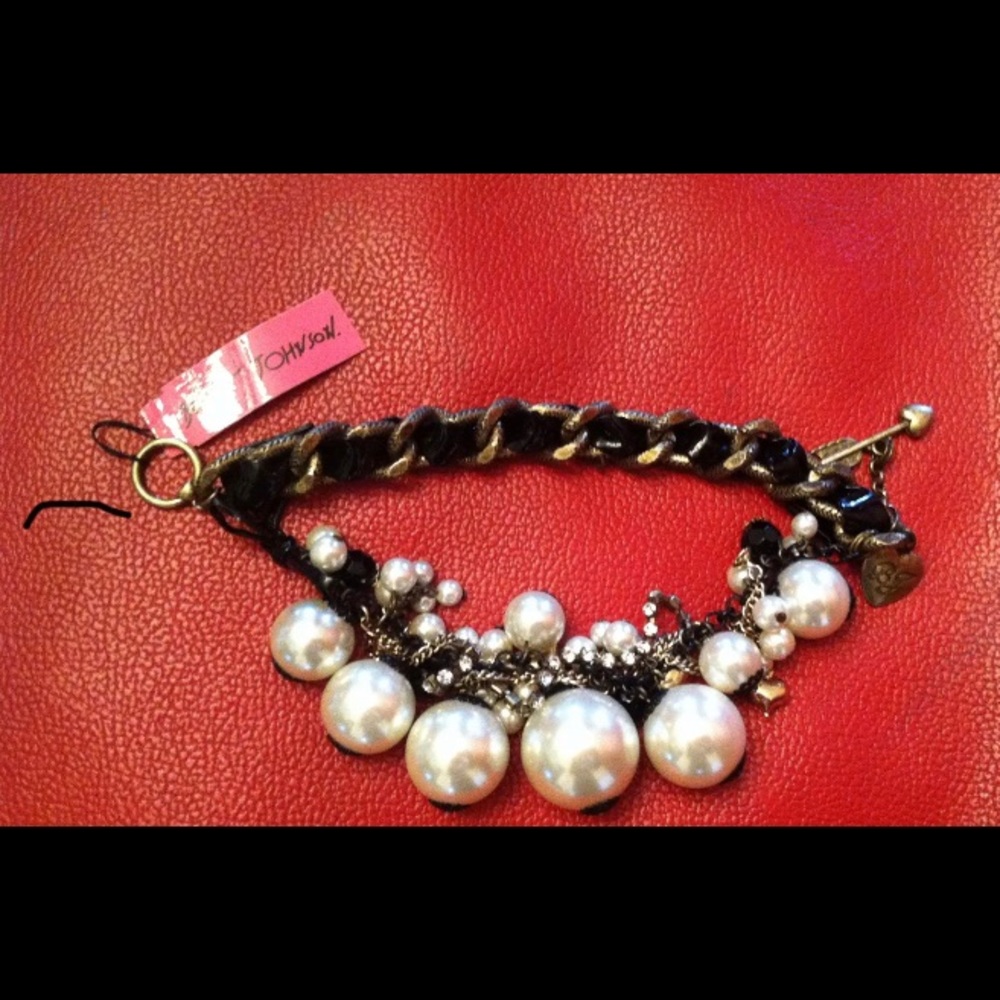 BETSEY JOHNSON  Big Faux Pearl Bracelet! - Picture 3 of 3